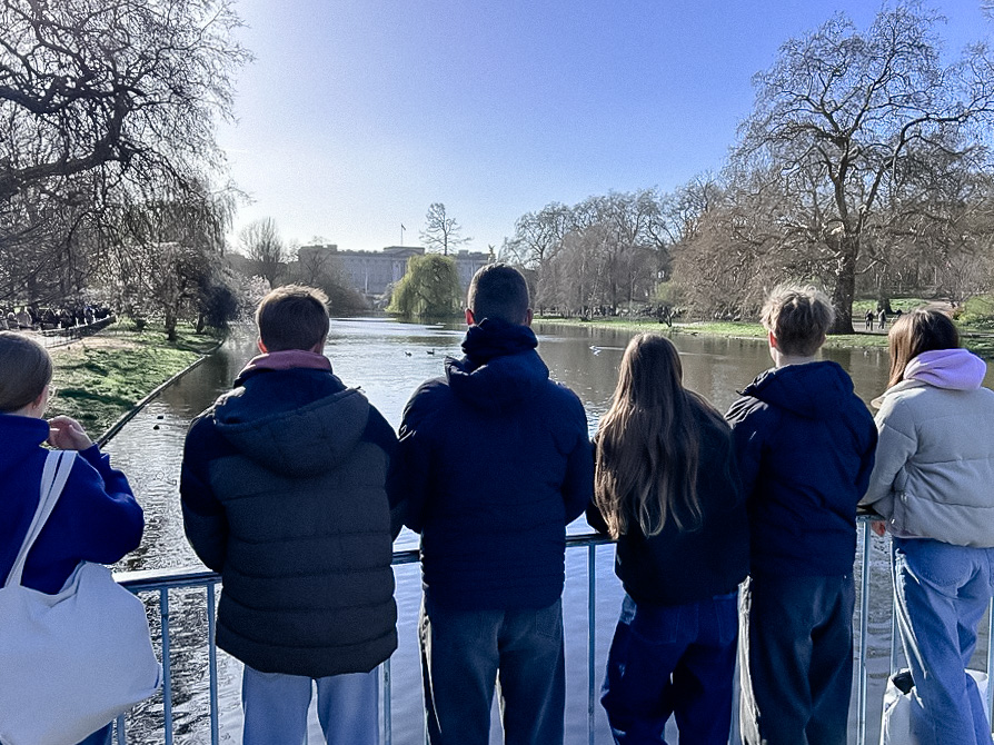 Buckinghampalace.jpg-2