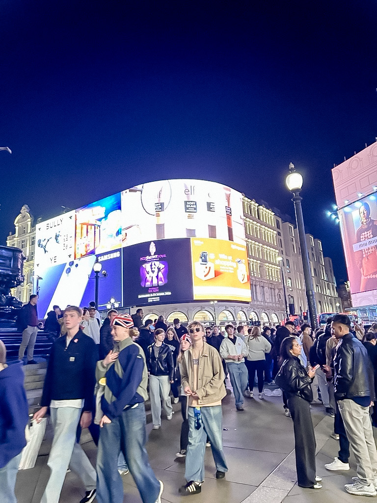 Picadilly circus-2